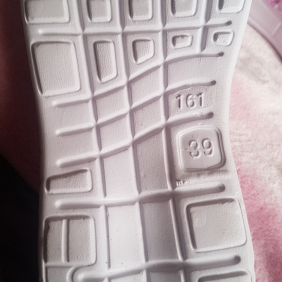 Sandles croc style - Picture 2 of 3